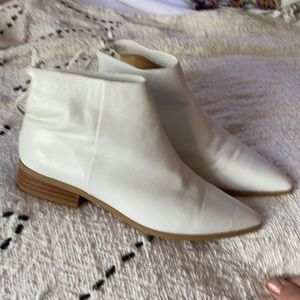 White leather ‘Niva’ boot from Splendid